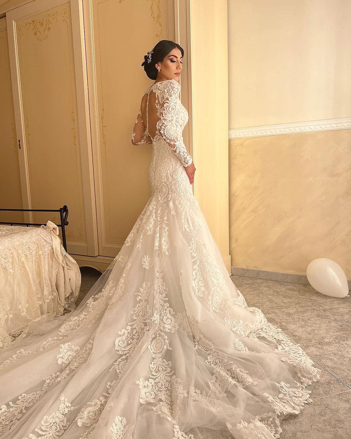 Gorgeous Mermaid Lace Wedding Dresses Deep V Neck Appliques Long Sleeve Bridal Gowns Sweep Train 2024 robes de mariee