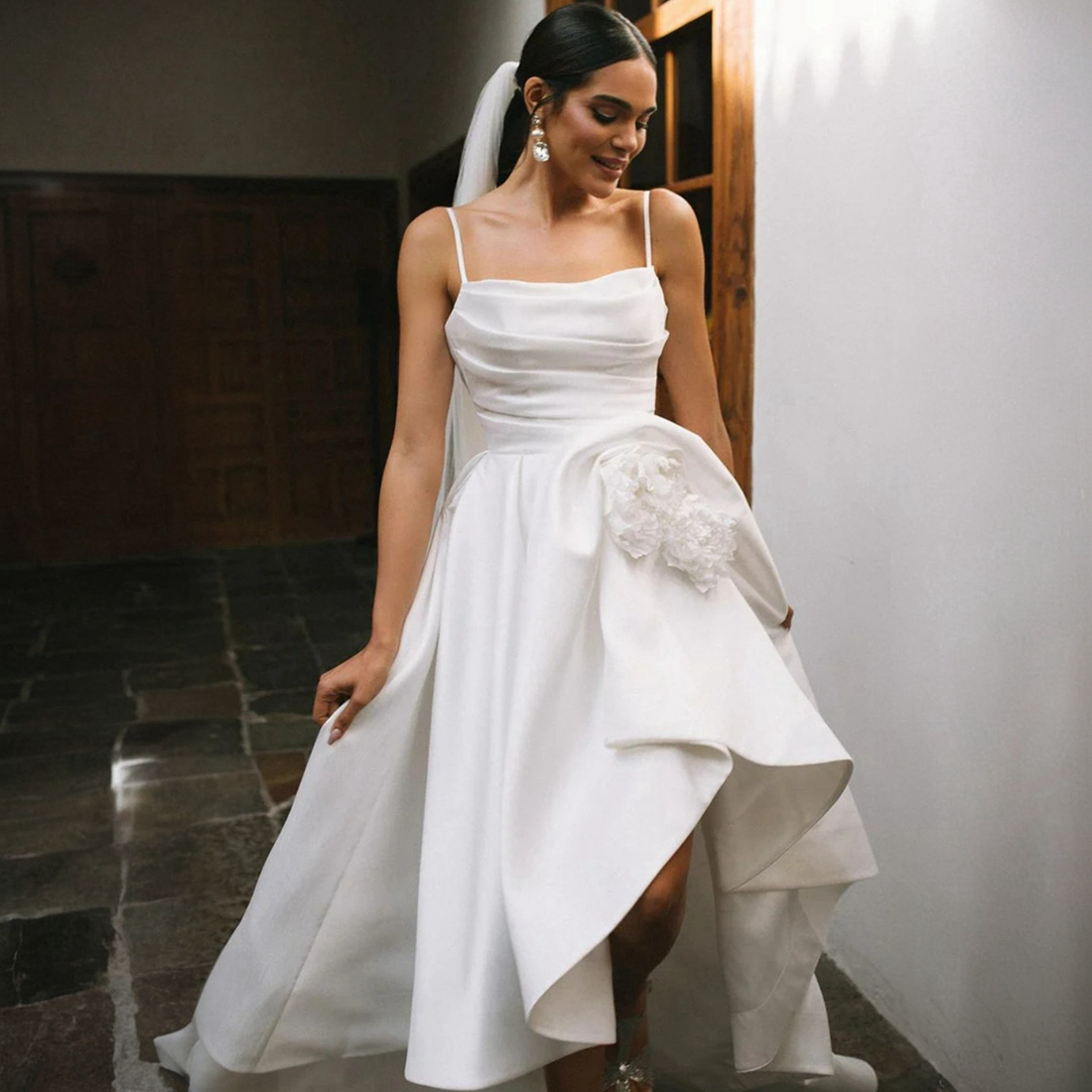 R&W Hi-Low Short Wedding Dresses Spaghetti Straps Draped Bridal Dress Bride Satin Simple Style Marriage for African Arabic Black Women D142