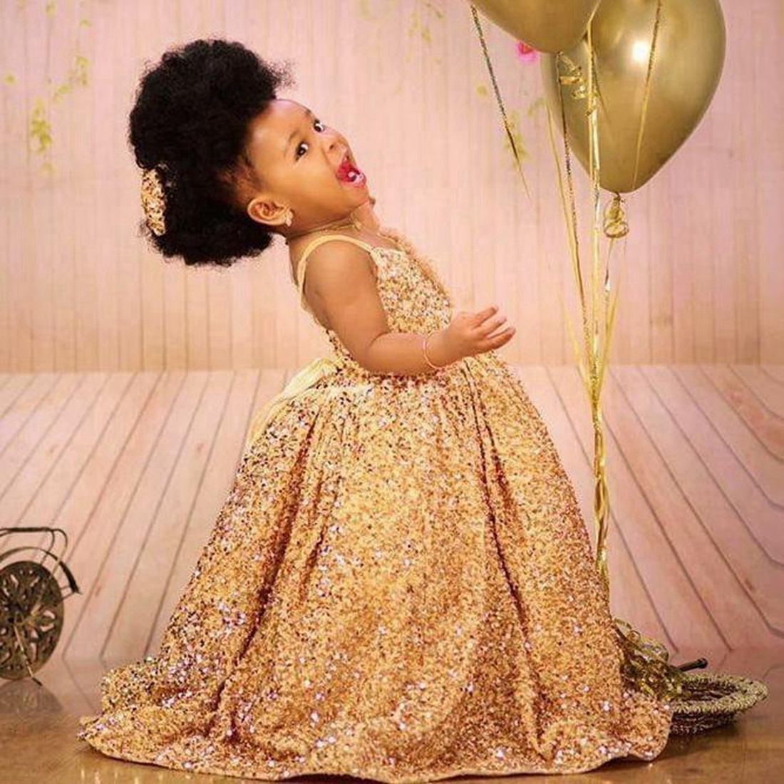 Sparkling Gold Flower Girl Dresses Spaghetti Straps Ball Gowns Princess Flowergirl Dresses Beaded Appliqued Lace Girls Birthday Party Gowns for Black 