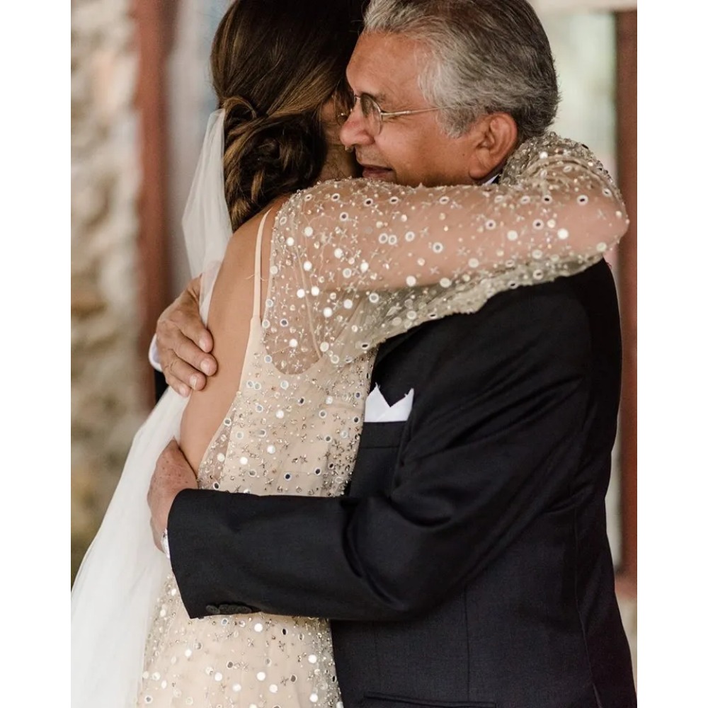 Stunningbride 2024 Boho Champagne Dresses V Neck Long Sleeves Sequined Bridal Gowns Floor Length Plus Size Beach Bohemian Wedding Dress 0514