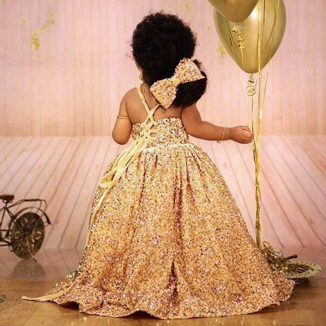 Sparkling Gold Flower Girl Dresses Spaghetti Straps Ball Gowns Princess Flowergirl Dresses Beaded Appliqued Lace Girls Birthday Party Gowns for Black 