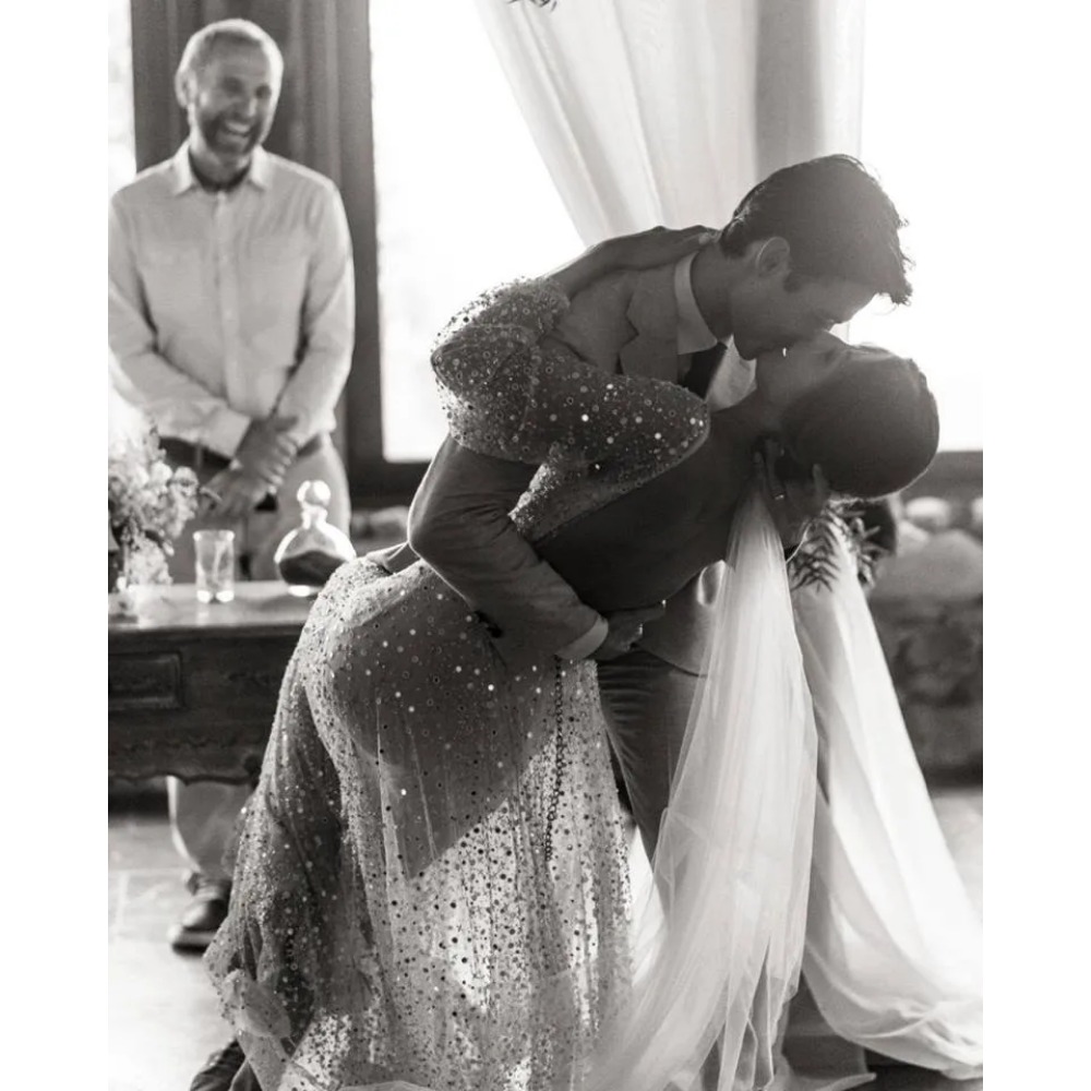 Stunningbride 2024 Boho Champagne Dresses V Neck Long Sleeves Sequined Bridal Gowns Floor Length Plus Size Beach Bohemian Wedding Dress 0514