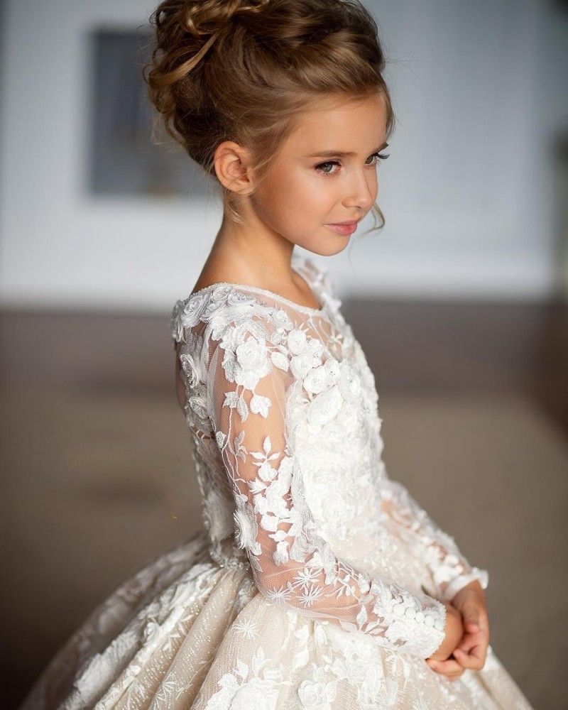 2024 Lovely Flower Girls Dresses For Weddings Long Sleeves Scoop Neck Lace Appliques 3D Floral Princess Kids Birthday Girl Pageant Gowns Sweep Train L