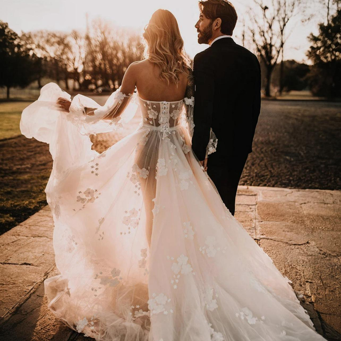 R&W 3D-ral Appliques Wedding Dresses Off Shoulder Long Sleeves Tiered Tulle Beaded Lace Bridal Dress Bride Marriage for African Arabic Black Women D14