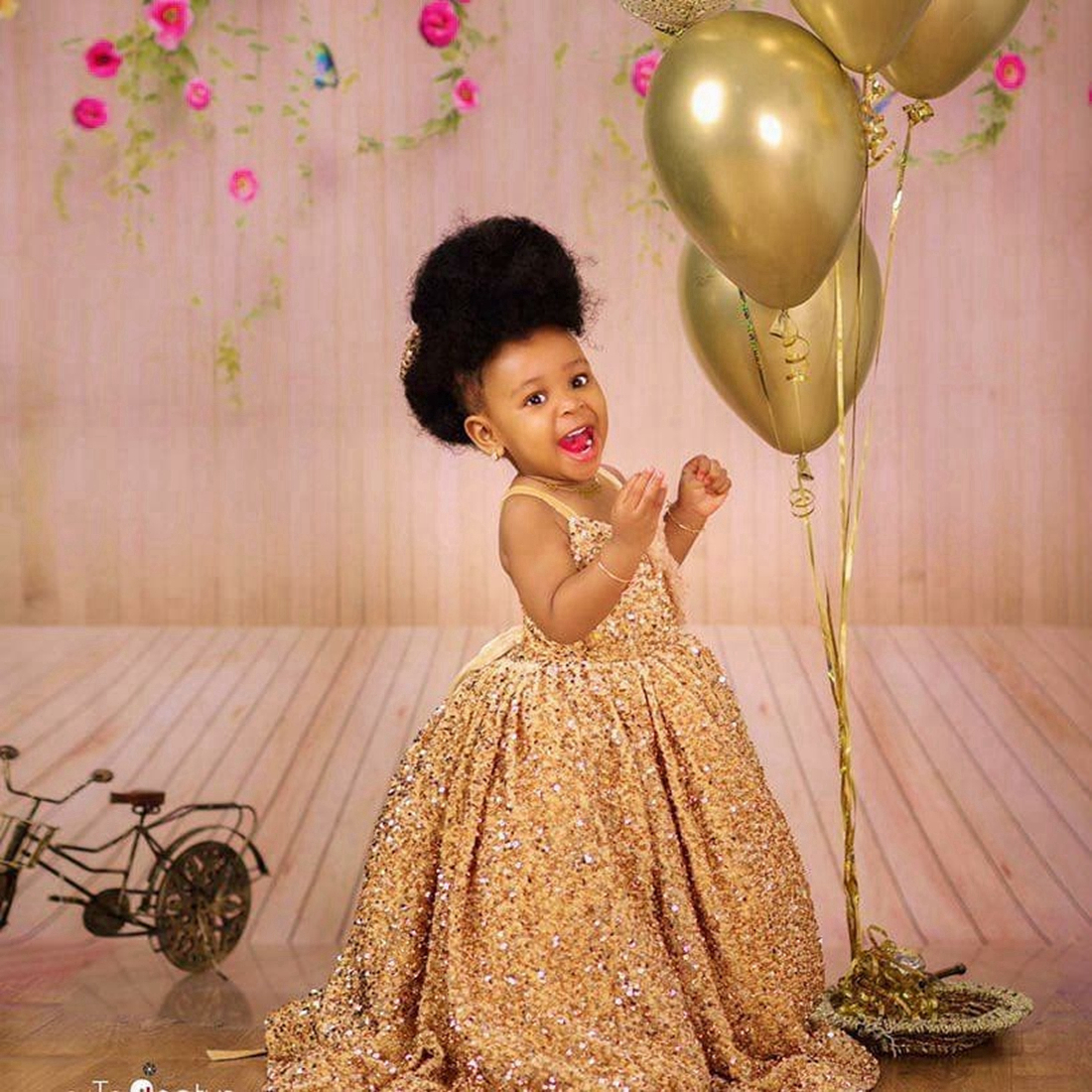 Sparkling Gold Flower Girl Dresses Spaghetti Straps Ball Gowns Princess Flowergirl Dresses Beaded Appliqued Lace Girls Birthday Party Gowns for Black 