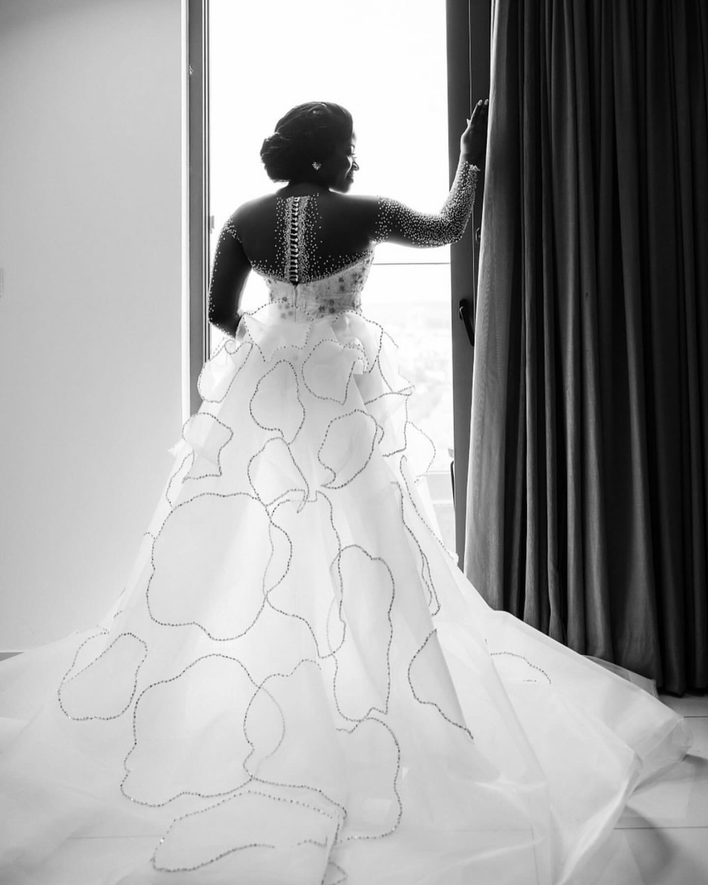 2024 Arabic Aso Ebi Plus Size Mermaid White Wedding Dress Beaded Crystals Sheer Neck Detachable Train Bridal Gowns Dresses ZJ202