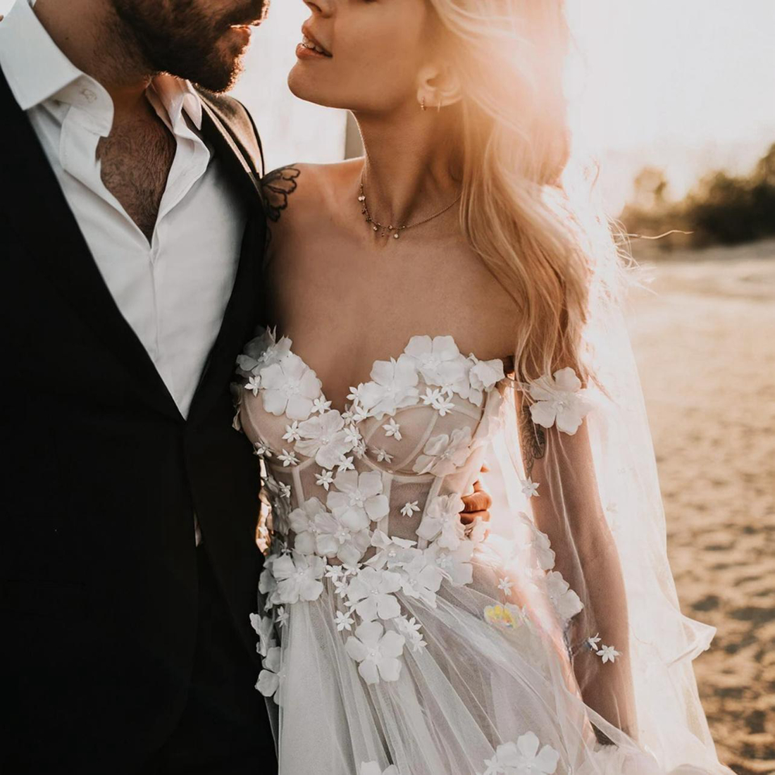 R&W 3D-ral Appliques Wedding Dresses Off Shoulder Long Sleeves Tiered Tulle Beaded Lace Bridal Dress Bride Marriage for African Arabic Black Women D14