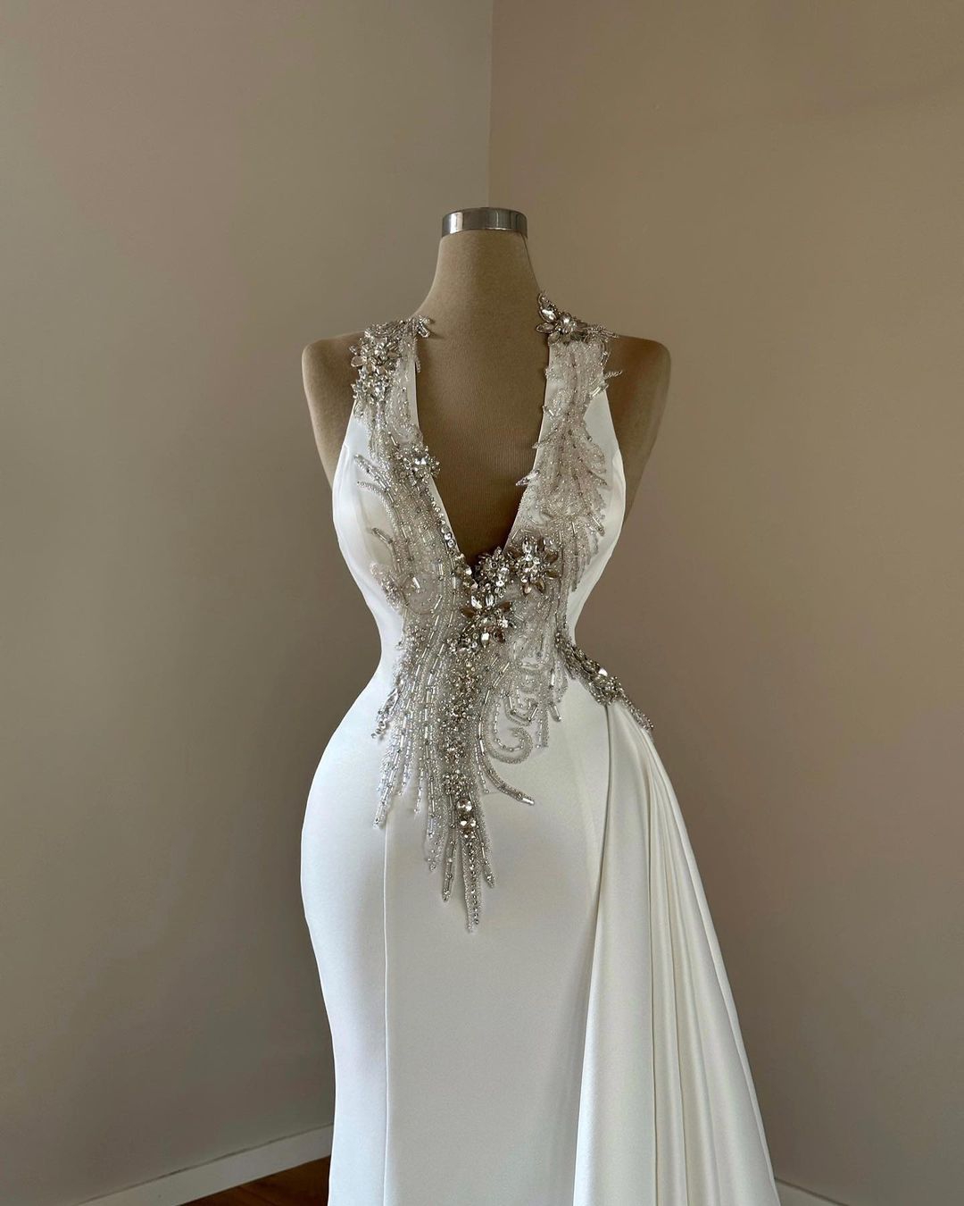Modern Mermaid Wedding Crystal Sequins Beaded Halter Bridal Gowns Sleeveless Custom Made Bride Dresses Plus Size 0219