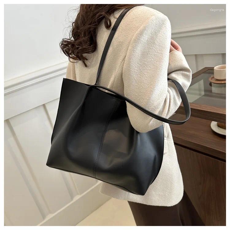 Shoulder Bags 2024 Spring Hundred Ins Retro Large Capacity Handheld / Armpit Soft Leather