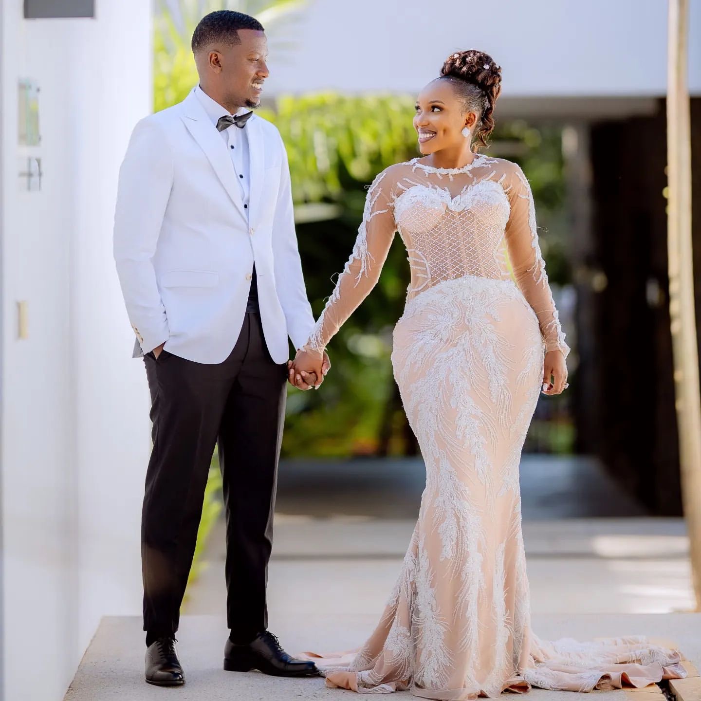 2024 Arabic Aso Ebi Plus Size White Illusion Mermaid Wedding Dresses Lacefull Beaded Vintage Bridal Gowns Dress ZJ64