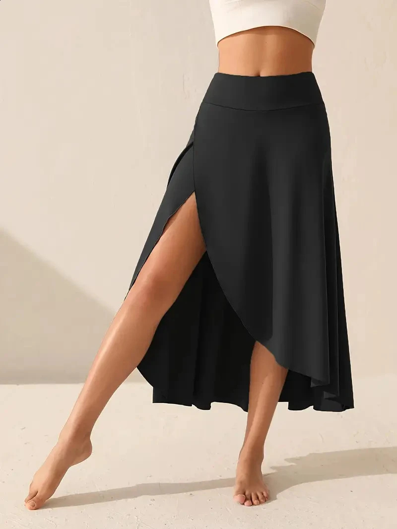 Solid color elegant womens skiing 2024 summer fashion womens irregular split long leather womens street wear pleated dress 240729