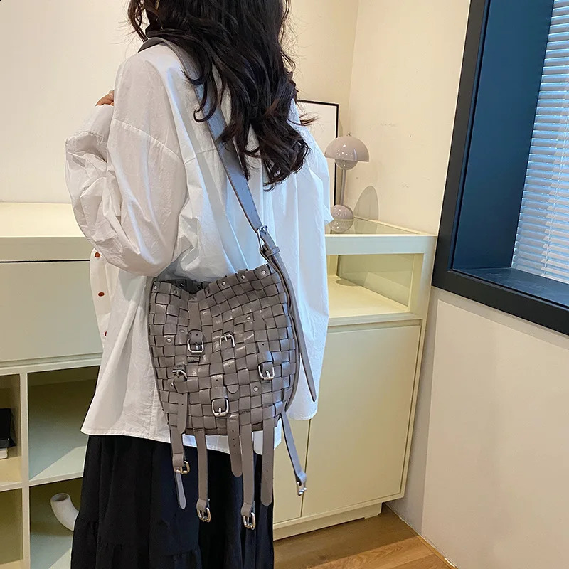 Woven Bucket Shoudler Crossbody Bag for Women Casual Tote Handbag and Purses Trendy Clutches Lady Messenger Bag 240801