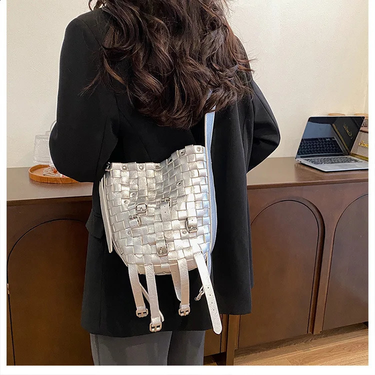 Woven Bucket Shoudler Crossbody Bag for Women Casual Tote Handbag and Purses Trendy Clutches Lady Messenger Bag 240801