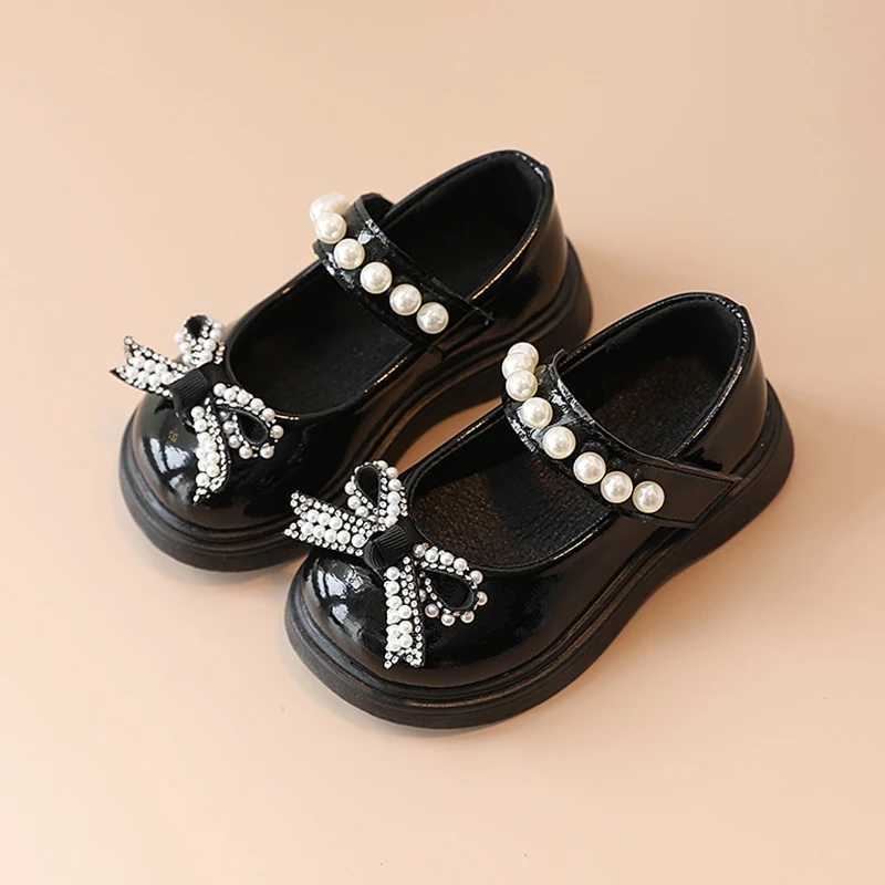 2024 New Childrens Fashion Princess Shoes Cute Pearl Bow Casual Shoes Childrens Girls Retro Patent Leather Performance Shoes X250220