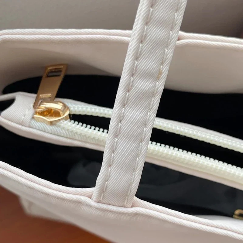 Lightweight Waterproof Oxford Cloth Shoulder Handbags Simple Large Capacity Underarm Bag Fashion Portable Tote Bags for Women 240801