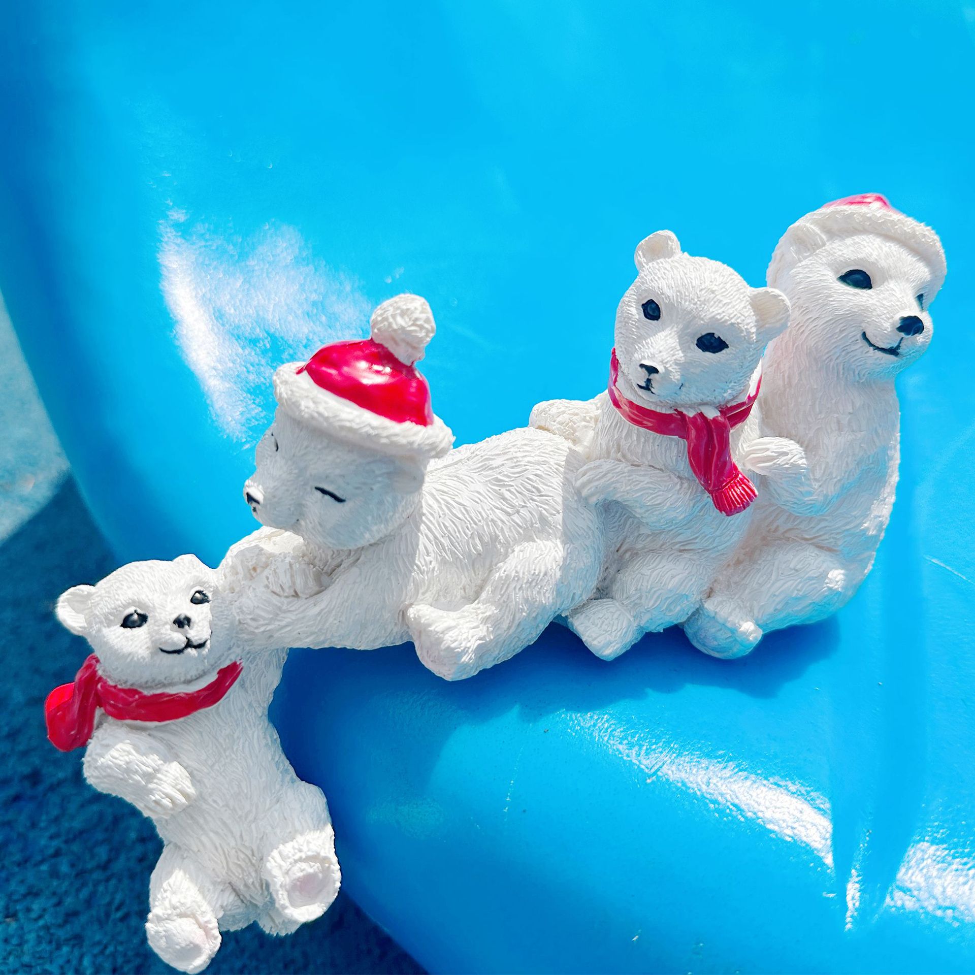 Christmas Resin Ornament Polar Bear Statue Indoor Crafts Decoration Resin Crafts Garden Yard Decorations