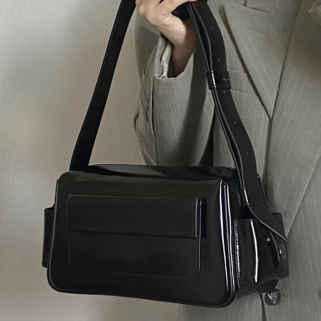 Fashion Boston motorcycle bag woman new large capacity commuter wide shoulder belt with a single shoulder crossbody bag woman