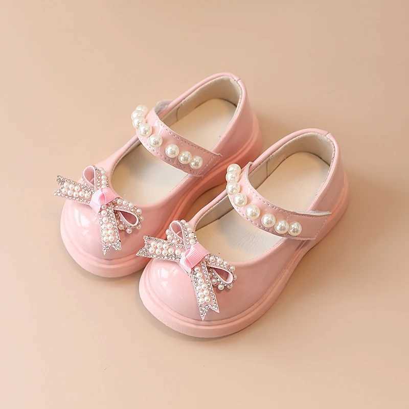 2024 New Childrens Fashion Princess Shoes Cute Pearl Bow Casual Shoes Childrens Girls Retro Patent Leather Performance Shoes X250220