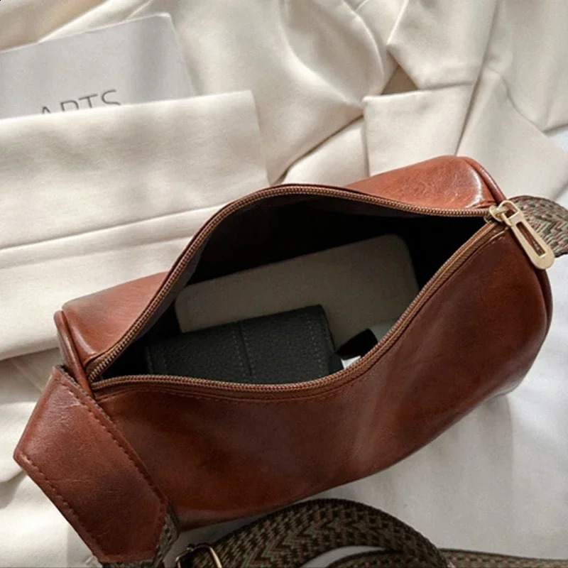 Vintage Shoulder Bag for Women Fashion Wide Strap Crossbody Retro Pillow Messenger Handbag Ladies Tote Clutchs Purses 240801