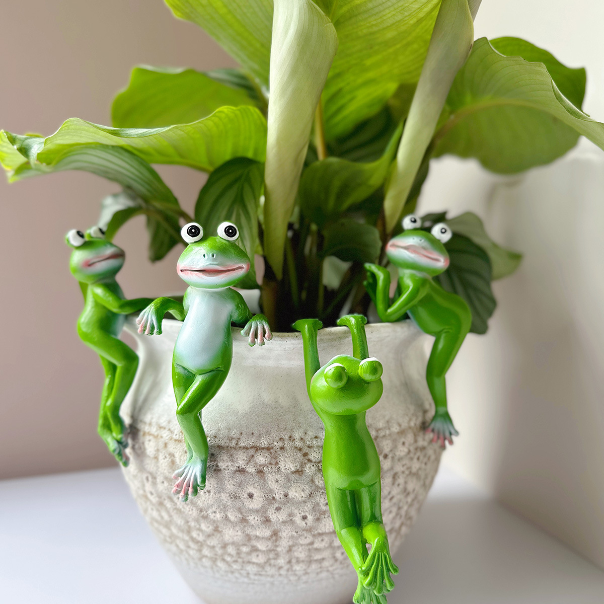 Courtyard bonsai decorative ornaments personalized cartoon frog hanging creative animal resin ornaments