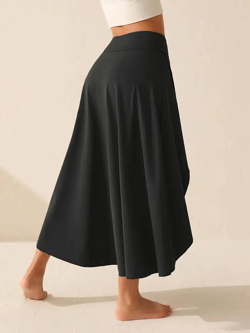 Solid color elegant womens skiing 2024 summer fashion womens irregular split long leather womens street wear pleated dress 240729
