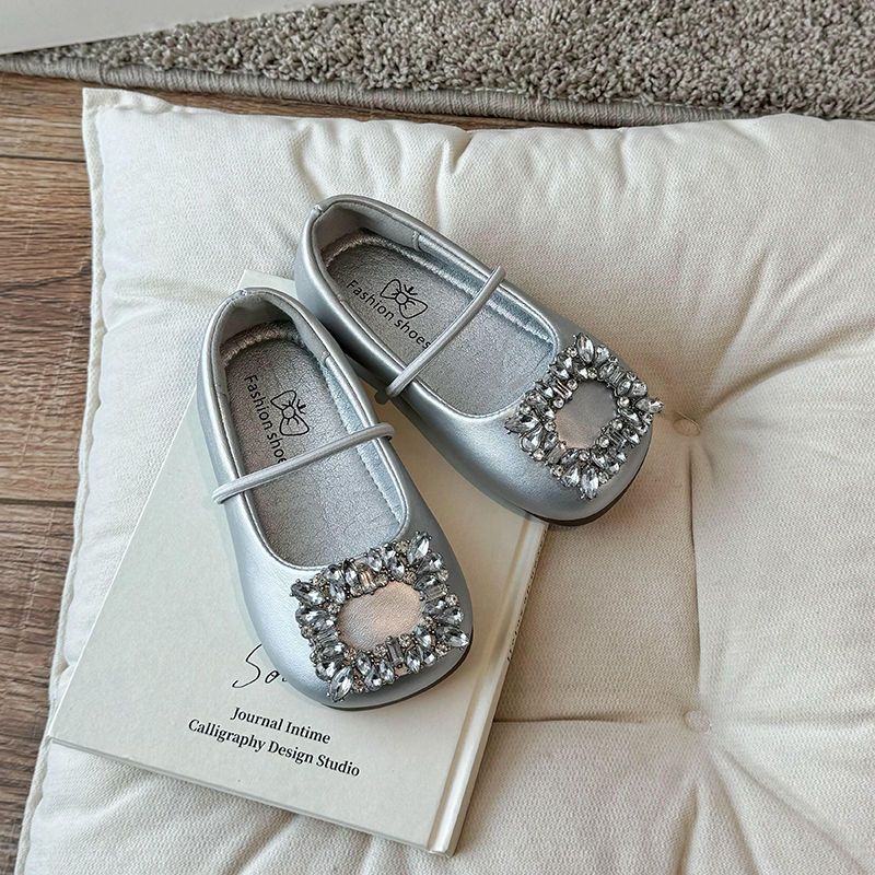 Kids Flat Shoes: Classic Square Toe Style for 2024 dh3628137