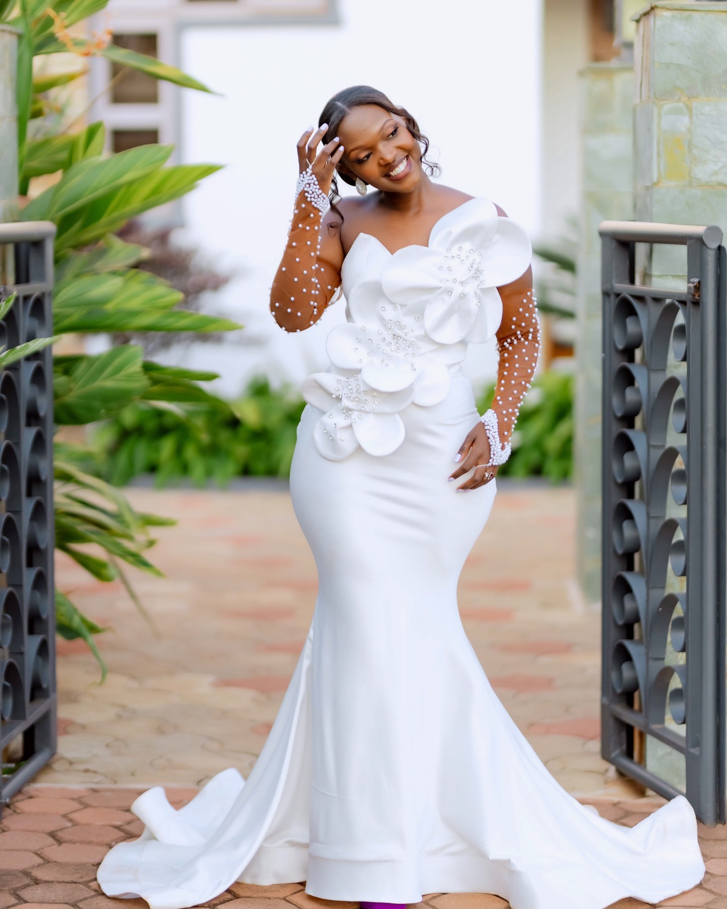 2024 Arabic Aso Ebi Plus Size White Mermaid Wedding Dresses Crystals Pearls Flowers Full Sleeves Bridal Gowns Dress ZJ026