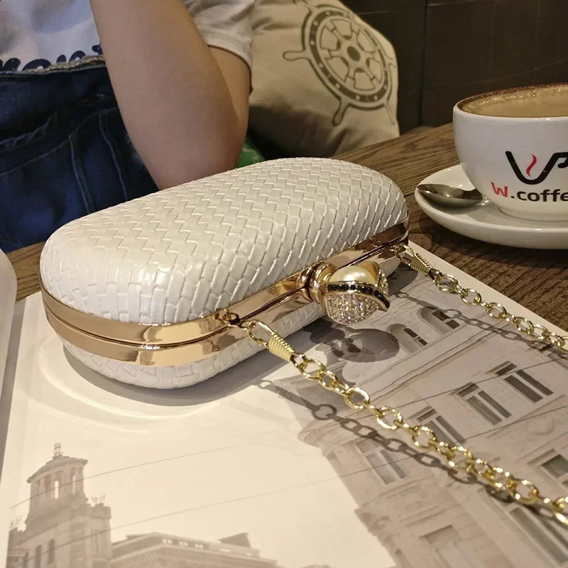 Womens Bag Trendy Summer Dinner Fashionable Handheld Single Shoulder Diagonal Straddle Chain Small Manufacturer 240731
