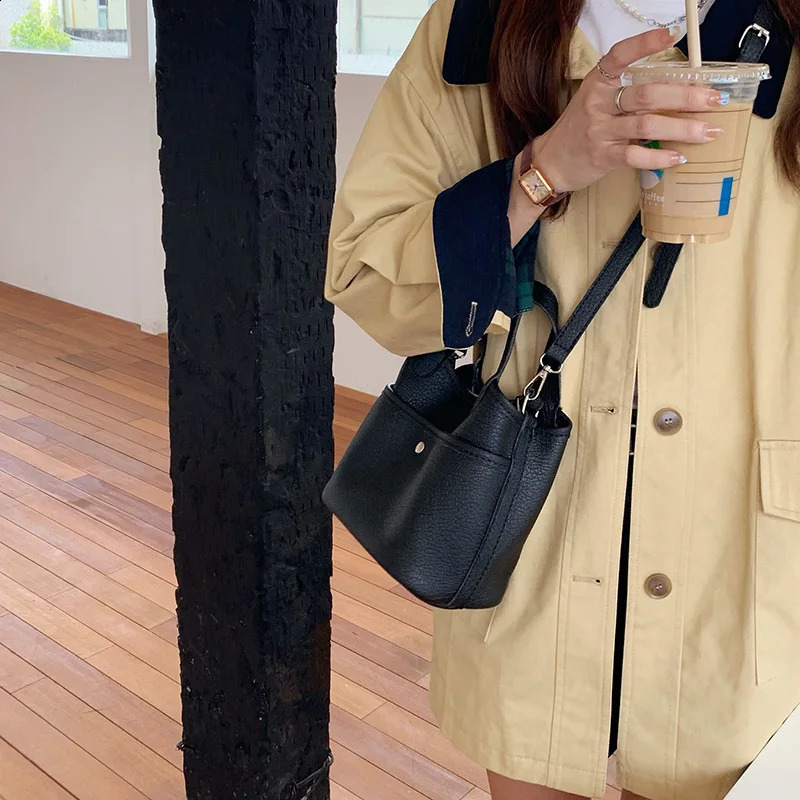Simple Soft Leather Top Handle Bags Fashion Solid Color Crossbody Bags for Women Versatile Shoulder Bags Casual Handbag 250122