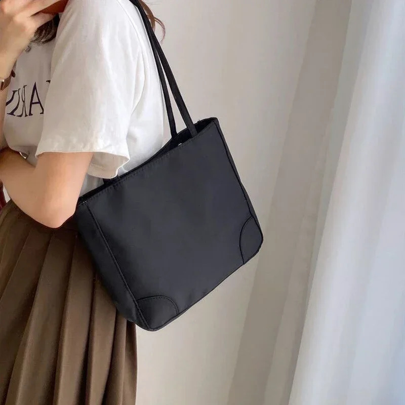 Lightweight Waterproof Oxford Cloth Shoulder Handbags Simple Large Capacity Underarm Bag Fashion Portable Tote Bags for Women 240801