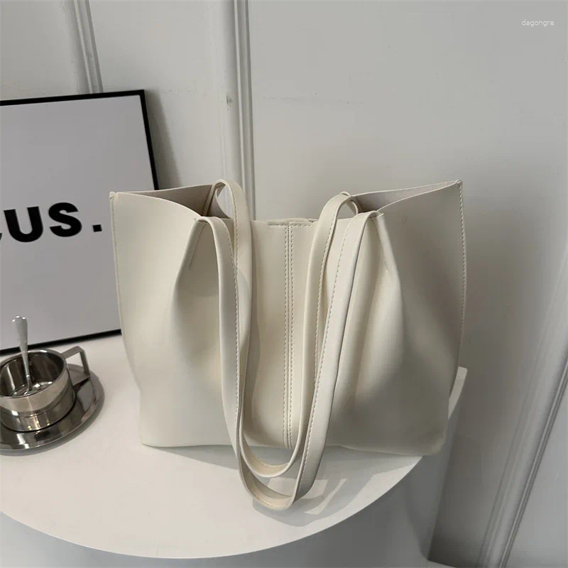Shoulder Bags 2024 Spring Hundred Ins Retro Large Capacity Handheld / Armpit Soft Leather