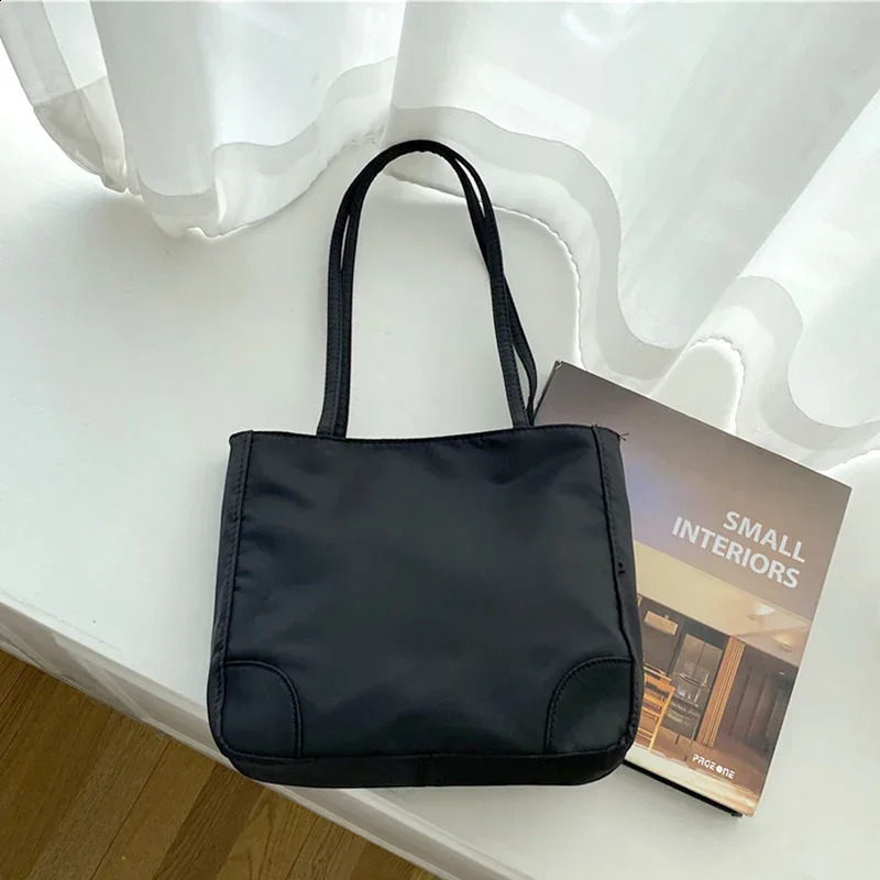 Lightweight Waterproof Oxford Cloth Shoulder Handbags Simple Large Capacity Underarm Bag Fashion Portable Tote Bags for Women 240801