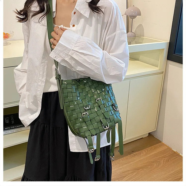 Woven Bucket Shoudler Crossbody Bag for Women Casual Tote Handbag and Purses Trendy Clutches Lady Messenger Bag 240801