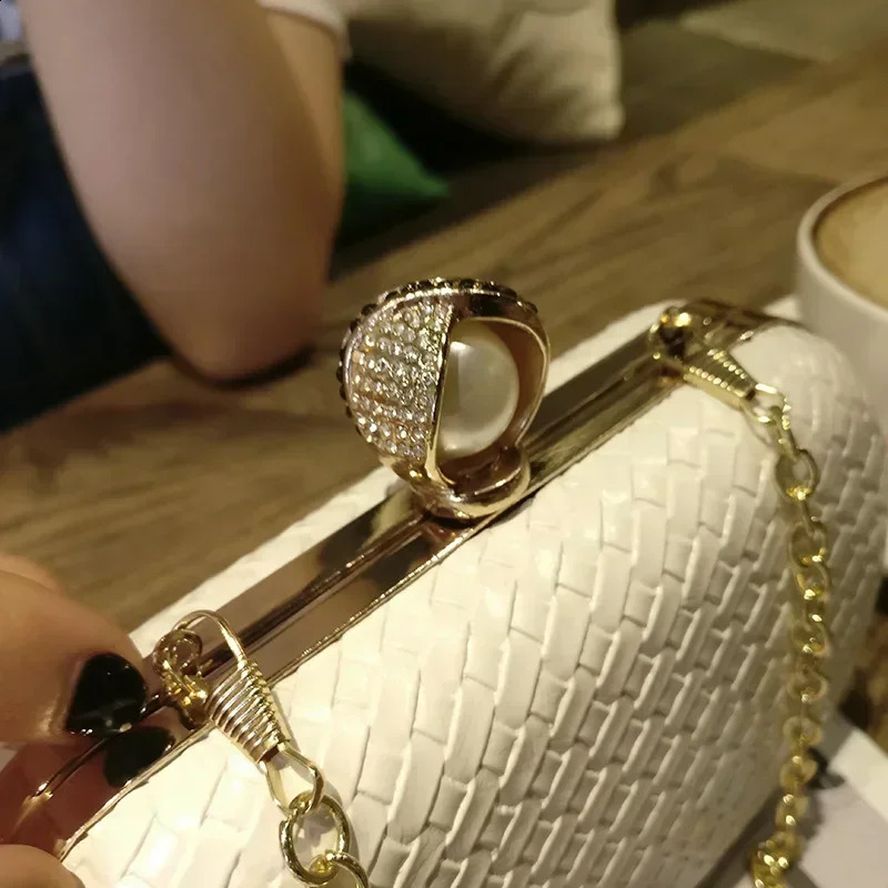 Womens Bag Trendy Summer Dinner Fashionable Handheld Single Shoulder Diagonal Straddle Chain Small Manufacturer 240731
