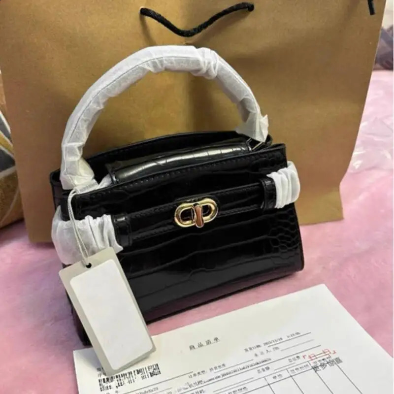 Fashion womens handbag commuting PU leather top casual shoulder bag retro black cross body item 240817