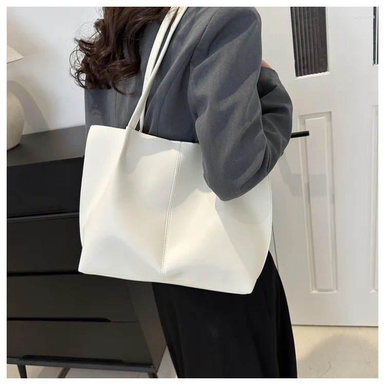Shoulder Bags 2024 Spring Hundred Ins Retro Large Capacity Handheld / Armpit Soft Leather