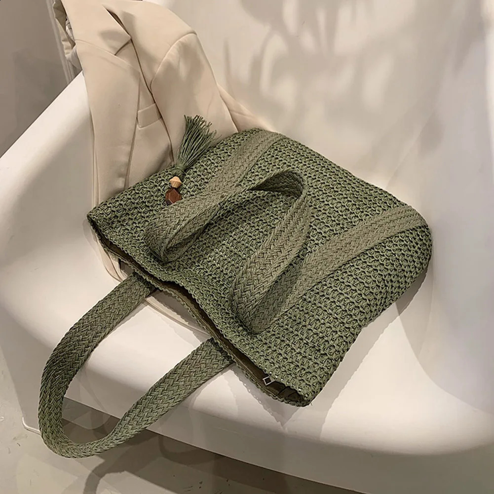 Summer straw woven handbag fashionable handmade simple large capacity with tassel pendant shopping 240830