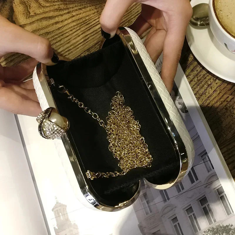 Womens Bag Trendy Summer Dinner Fashionable Handheld Single Shoulder Diagonal Straddle Chain Small Manufacturer 240731