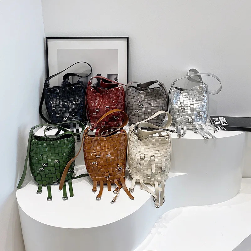 Woven Bucket Shoudler Crossbody Bag for Women Casual Tote Handbag and Purses Trendy Clutches Lady Messenger Bag 240801