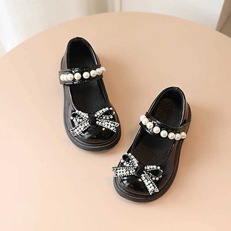 2024 New Childrens Fashion Princess Shoes Cute Pearl Bow Casual Shoes Childrens Girls Retro Patent Leather Performance Shoes X250220