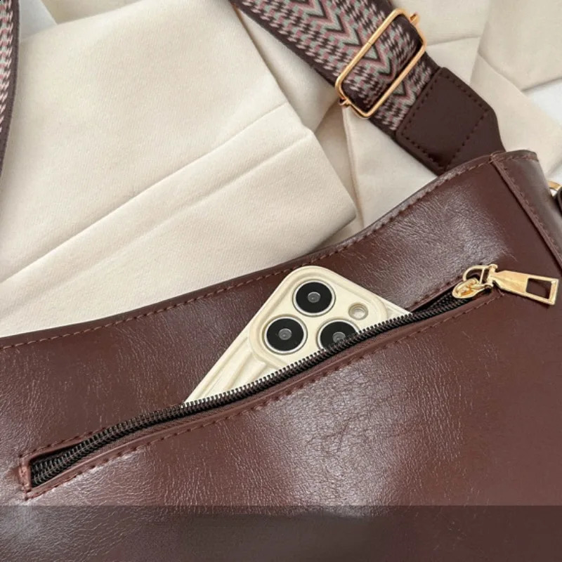 Trendy Retro HighEnd Womens Bag Autumn Winter Splicing Bucket for Fashion Versatility Large Capacity Shoulder 240801ZYl