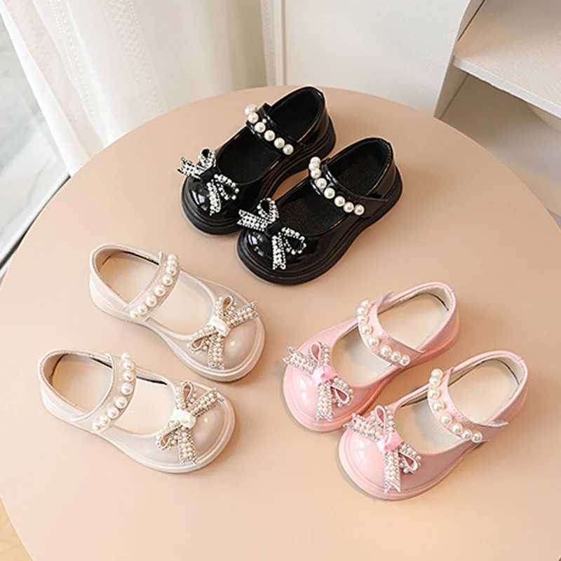 2024 New Childrens Fashion Princess Shoes Cute Pearl Bow Casual Shoes Childrens Girls Retro Patent Leather Performance Shoes X250220