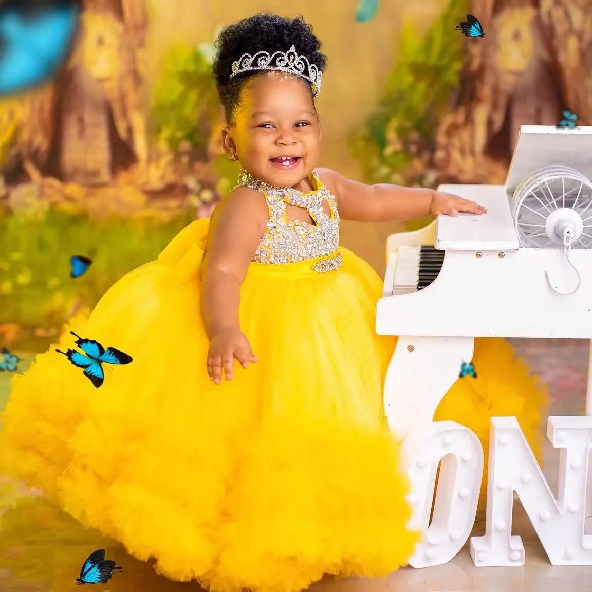 Glitter 2025 Beaded Yellow wer Girl Dresses Little Kids Ball Gown Ruffles Crystals Tulle Tiered First Birthday Party Dress