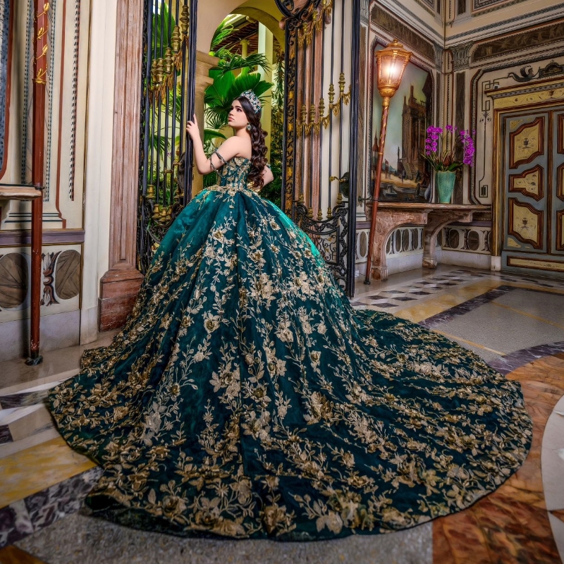 Emerald Green Quinceanera Dresses For 16 Girl Off the Shoulder Gold Appliques Beads Tull Princess Ball Gowns Birthday Prom