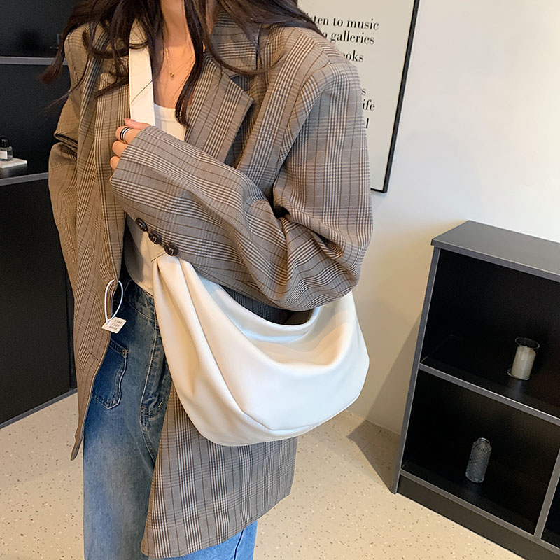 Big Half Moon Zipper Shoulder Side Bag for Women 2022 Fashion Crossbody Bag Female Winter Trend Designer Handbags
