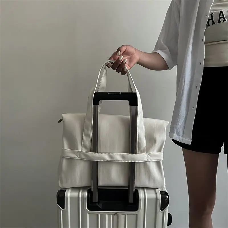 lLEFTSIDE New Style Simple Nylon Tote Bag For Women Solid Color Korean Fashion Handbag 2023 Trend Shoulder Bag Handbags