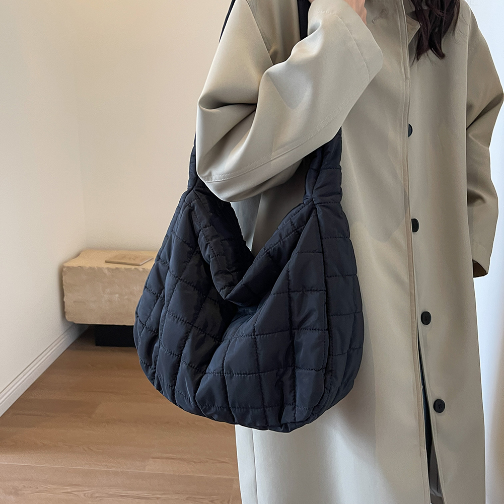 Quilted Lattice Pattern Shoulder Bag Autumn Winter New Cloud Pleated Big Bag Woman Leisure Large Capacity Dumpling Messenger Bag