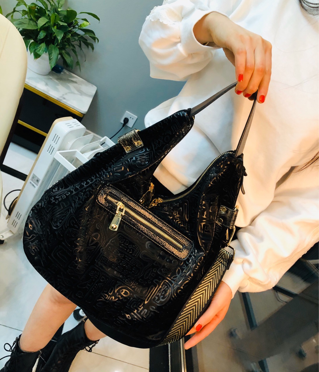 Oversized Women Vegan Leather Rivet Pockets Hobo Soft Slouchy Bag Female Quality Embossed Holographic Black Shoulder Bag Gift