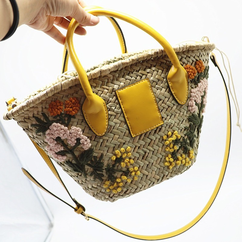 Hand-embroidered water grass straw bag beautiful beach bag one shoulder women's bag messenger bag