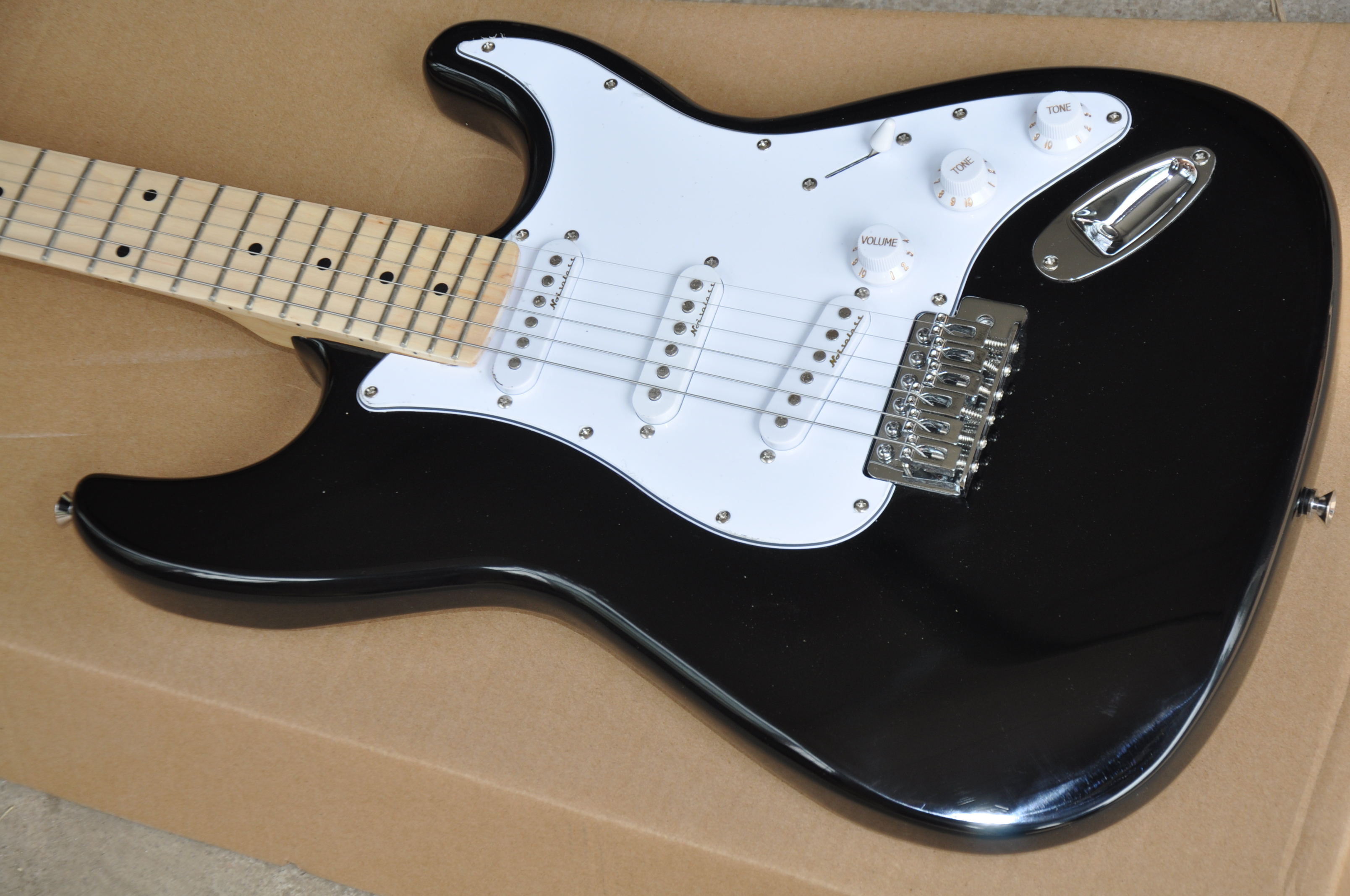 In Stock EricClapton BLACKIE Black Electric Guitar Maple Fingerboard, V Engrave Neck Plate, Vintage Tuenrs, White Pickguard